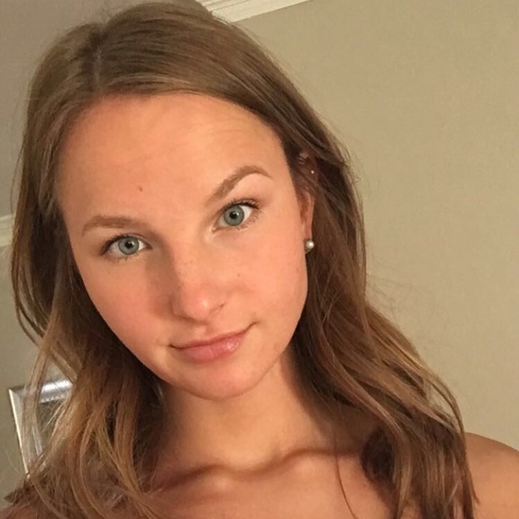 Meet your Posher, Hannah - Picture 1 of 1